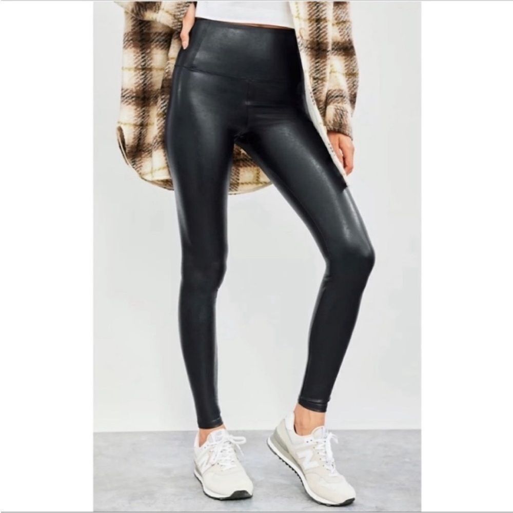 Wilfred Free Aritzia Daria Vegan Leather High Waist Shiny Black Leggings Size S